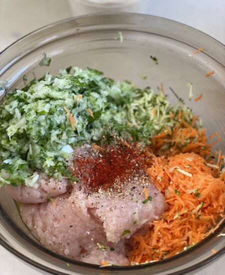 img 7840 custom 450x550 - קציצות עוף וירקות נחות בשלווה על חצילים קלויים