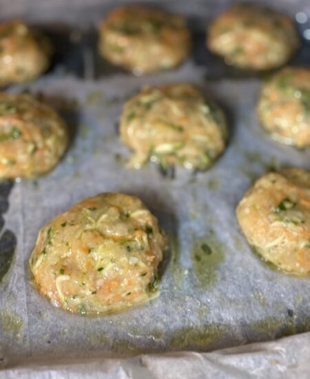 img 7843 custom 450x550 - קציצות עוף וירקות נחות בשלווה על חצילים קלויים