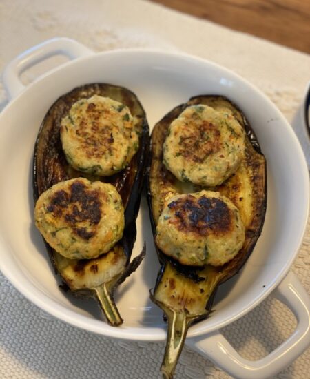 img 7845 custom 450x550 - קציצות עוף וירקות נחות בשלווה על חצילים קלויים