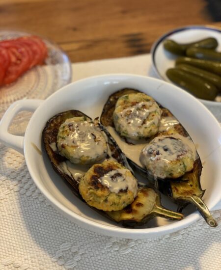 img 7847 custom 450x550 - קציצות עוף וירקות נחות בשלווה על חצילים קלויים